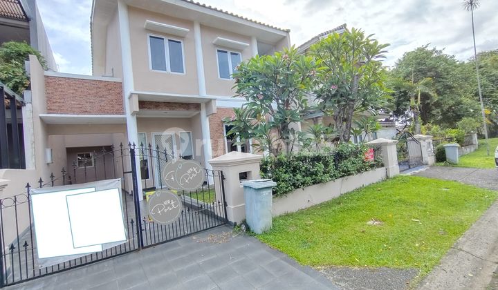 Ready-to-Occupy 2-Story House in Lippo Karawaci Central.