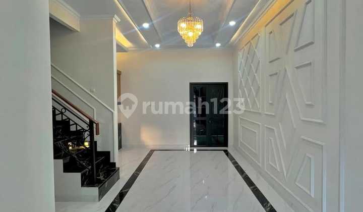 Dijual Rumah Classik Mewah Tiga Lantai Rooftop 2