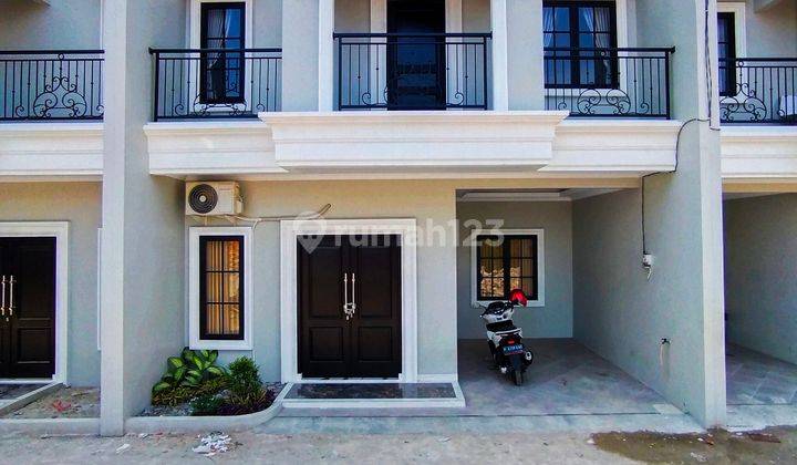 Dijual Rumah 2,5 Lantai Rooftop  1