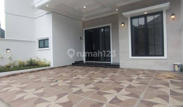 Dijual rumah tiga lantai Rooftop  2