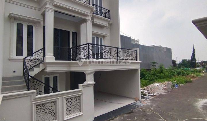 Dijual Rumah Mewah Tiga Lantai Siap Huni 1