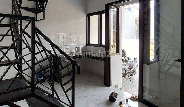 Dijual Cepat Rumah 2,5 Lantai Rooftop 2