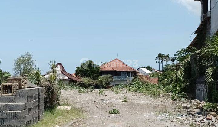 Plot for sale in Kerobokan, North Kuta, Bali, small size land, luxurious villa environment 1