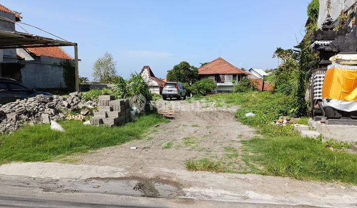 Plot for sale in Kerobokan, North Kuta, Bali, small size land, luxurious villa environment 2