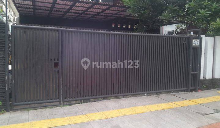 Dijual Rumah Bagus Pinggir Jalan Di Tebet, Rp18m 01.25 2