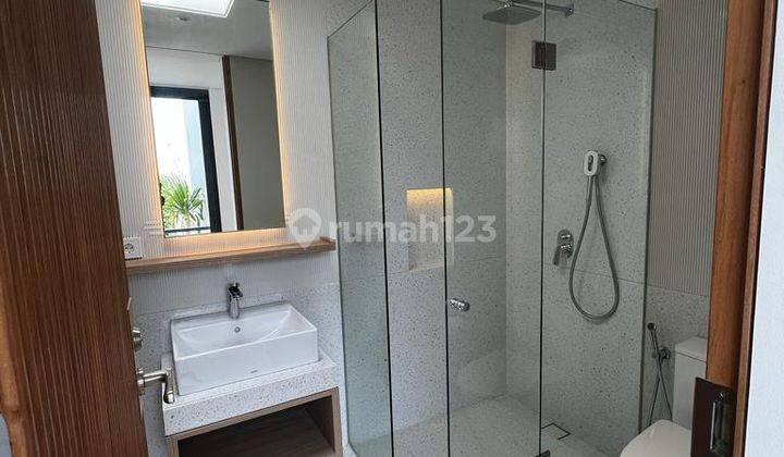 Nice Rumah 3 Lantai Bagus Semi Furnished HS di Ampera, Jakarta Selatan 7