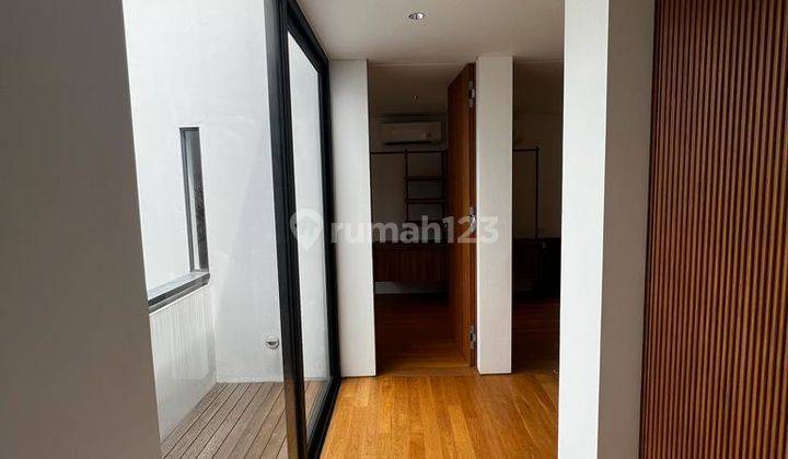 Nice Rumah 3 Lantai Bagus Semi Furnished HS di Ampera, Jakarta Selatan 30