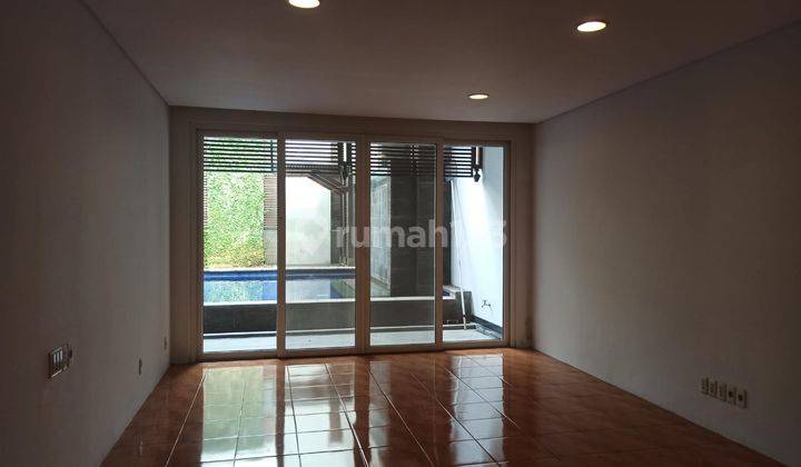 Nice Rumah Mewah 2 Lantai Bagus Unfurnished Minimal 2 Tahun HS di Simprug, Jakarta Selatan 4
