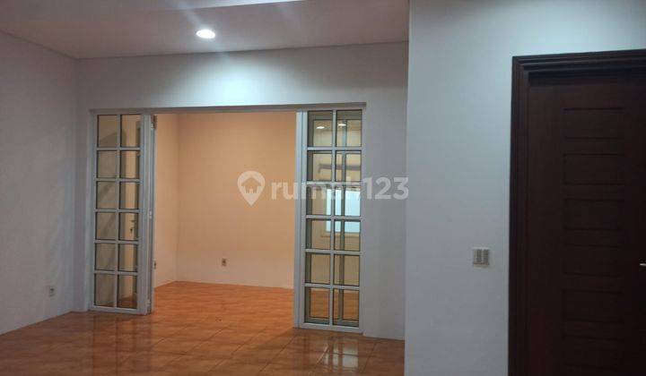 Nice Rumah Mewah 2 Lantai Bagus Unfurnished Minimal 2 Tahun HS di Simprug, Jakarta Selatan 7