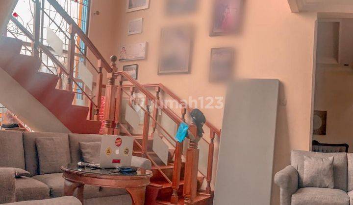 Nice Rumah 2 Lantai Big Garden Bagus Semi Furnished SHM di Kampung Rambutan, Jakarta Timur 2
