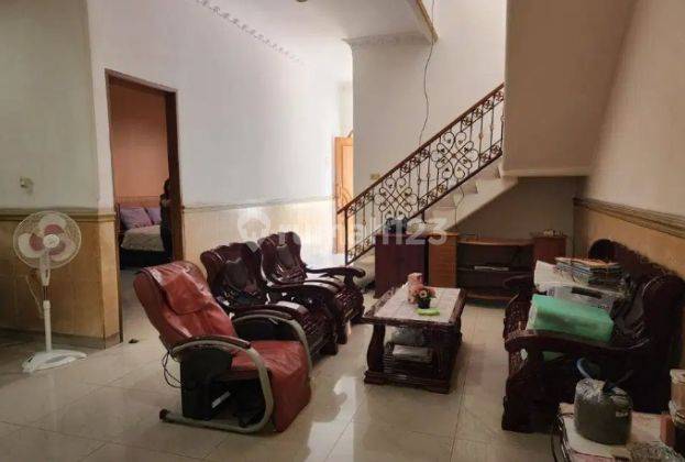 Rumah 3 Lantai Semi Furnished SHM di Kelapa Gading 08.23 1