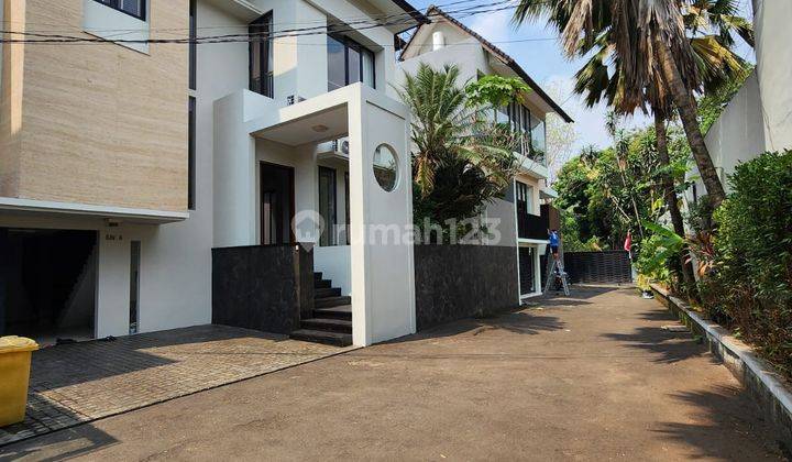 Rumah 3 Lantai Bagus Semi Furnished SHM di Cilandak 09.2023 1