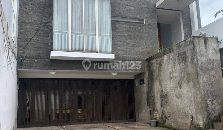 Rumah Bagus 3 Lantai 4+1 Kamar Tidur Di Cipete Siap Huni 10.23 2