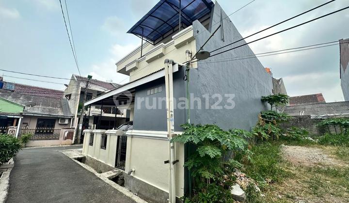 Nice Hook House 2 Floors in Pondok Kelapa 5 Bedrooms 01.2024 2