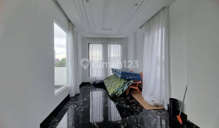 Rumah Model Klasik Amerika 4 Lt. Hook Di Tanjung Barat 02.2024 2