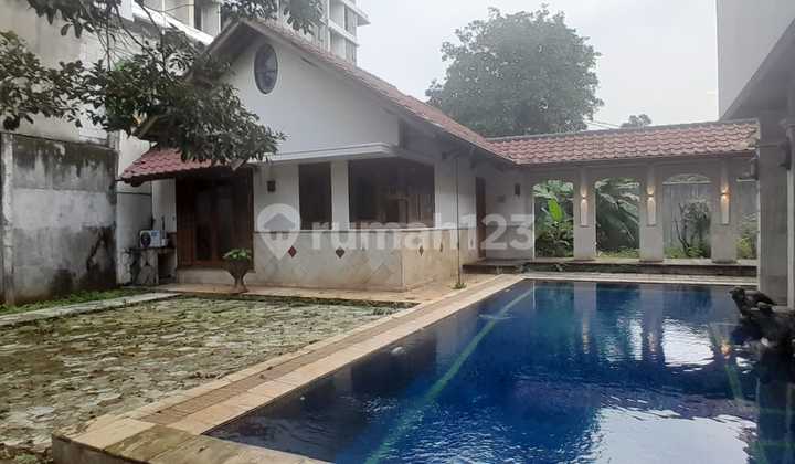 Rent Out Spacious Residential House in Kemang Ampera Madrasah with Pool 04.24