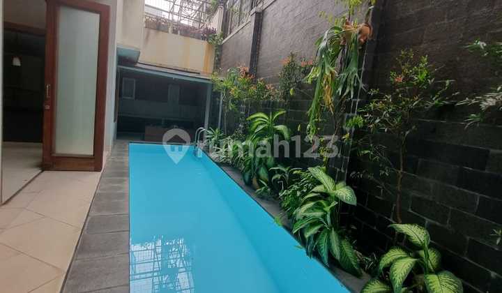 Single House At Kebayoran Baru With S.pool