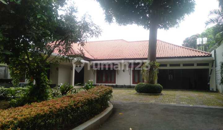 Disewakan rumah di Kemang Selatan Luas tnh 2000M KM 4