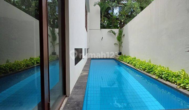 Disewakan Rumah di Kemang Selatan 2,5 Lantai 2