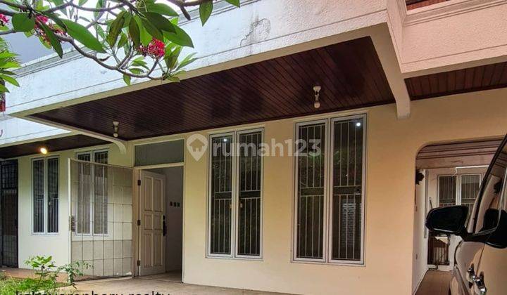 Disewakan Rumah Bagus 2 Lantai Di Senopati, Rp 550 Jt thn 01.25 1