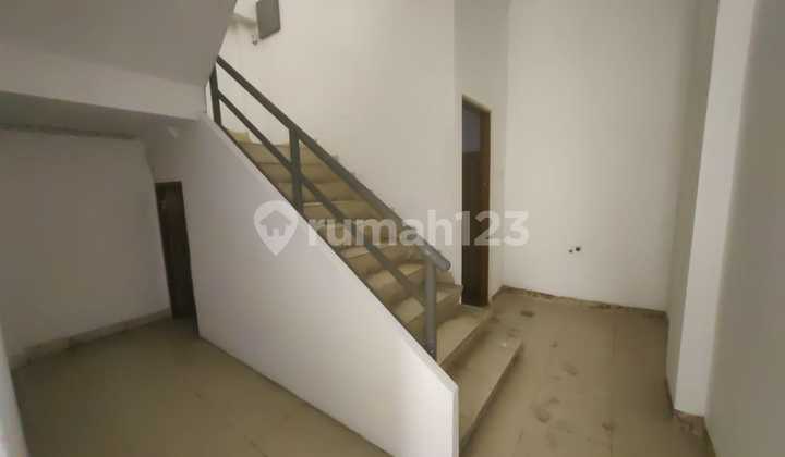 Disewakan Ruko Crown Place Tebet Jakarta Selatan 4 Lantai//09.25 Disewakan Ruko Crown Place Tebet Jakarta Selatan 4 Lantai//09.25