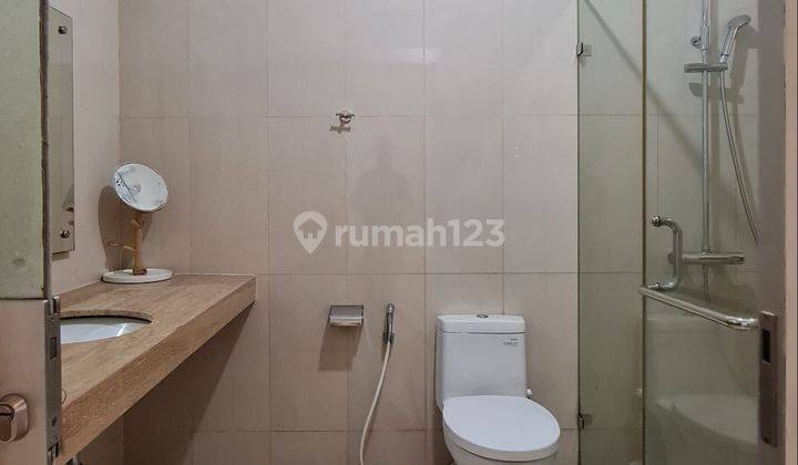 Disewakan Rumah Bagus 2 Lantai Di Senopati, Rp 550 Jt thn 01.25 2