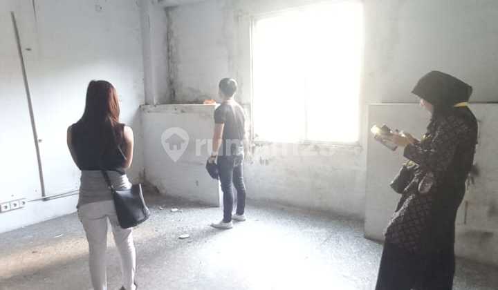 For Rent: 3-Storey Strategic Shop House by Pancoran Road with Ample Parking 2