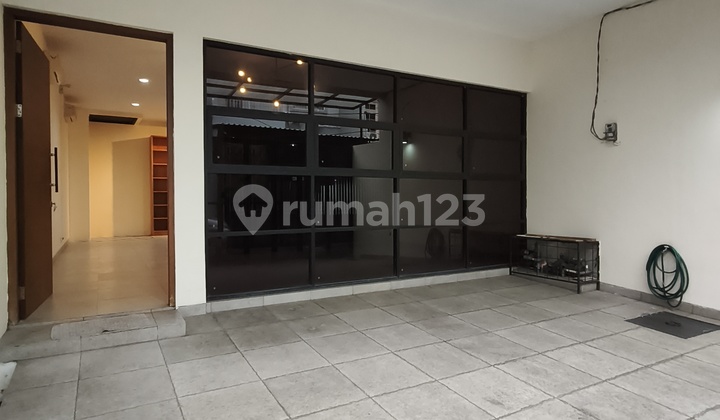 Special House in Tomang. 3-Story Building Beautiful House