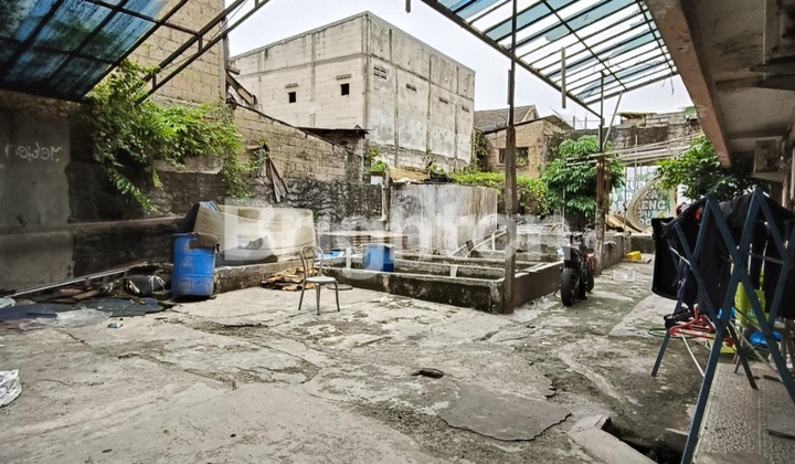 Rumah Cocok Kos/Gudang di Pos Pengumben. Bangunan 2 Lantai