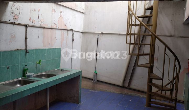 RUMAH TUA DI TAMAN RATU, BANGUNAN 2 LANTAI. TURUN HARGA 3,6M -> 3,2M  -> 2.850M -> 2,5M MASIH NEGO 2