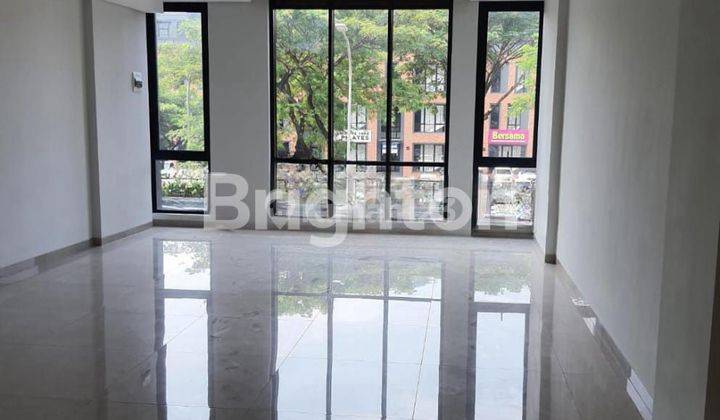 RUKO BARU LLYOD PROMENADE DI ALAM SUTERA, BANGUNAN 3 LANTAI 
