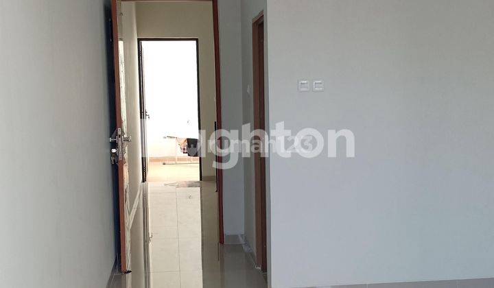 RUMAH HARGA MURAH, ADA MINI BALKON DI TAMAN COSMOS, HANYA 2 UNIT SAJA, BANGUNAN 3 LANTAI 2