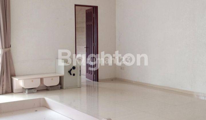 RUMAH STRATEGIS DI PERMATA HIJAU, BANGUNAN 2 LANTAI, ADA KOLAM RENANG, SEMI FURNISHED 2