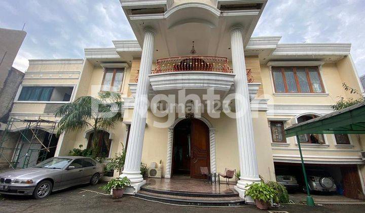 RUMAH MEWAH NAN CANTIK DI PEJATEN 2