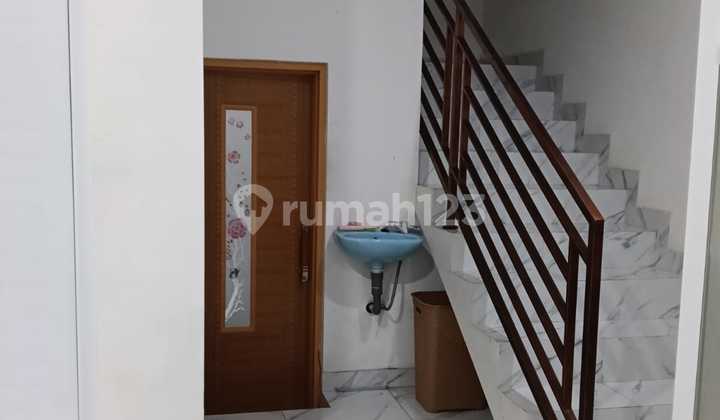 Rumah Mungil Swim Pool 2 Lantai di Sawangan Rumah Bagus 2