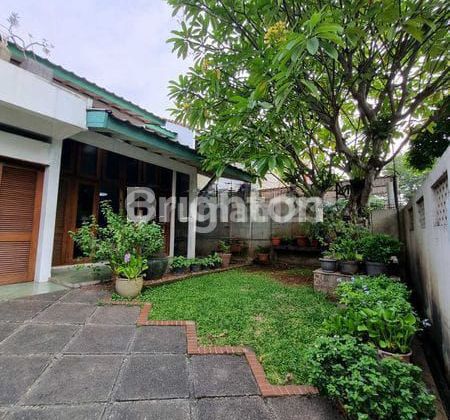 RUMAH LAYAK HUNI DI PURI INDAH, BANGUNAN 2 LANTAI 