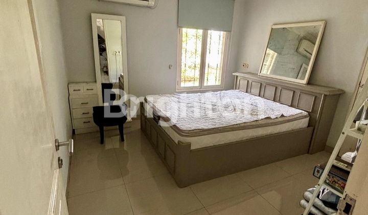 Rumah Klasik di Kedoya. Bangunan 2 Lantai. Tutuan Harga 9,5 M -> 7,8 M Masih Nego 2