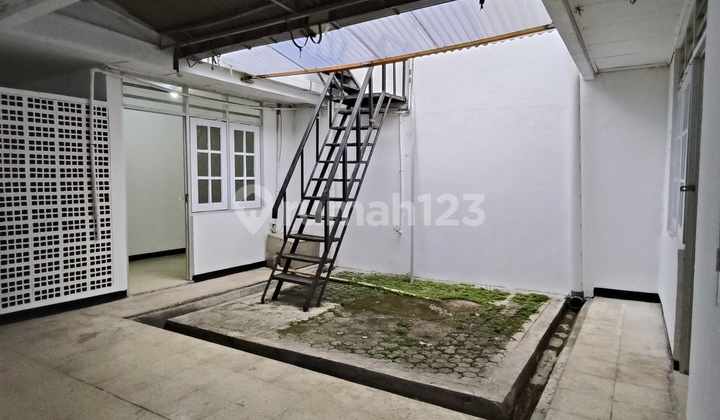 Rumah 1 Lantai Sudah Renov&Strategis di Meruya 2