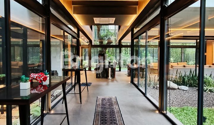 RUMAH BARU ELEGAN& ESTETIK DI BRAWIJAYA. SEMI FURNISHED, BANGUNAN 2 LANTAI