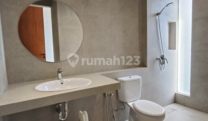 Nice Japanese Modern House in Sunrise Garden. Three-Story Building. 2