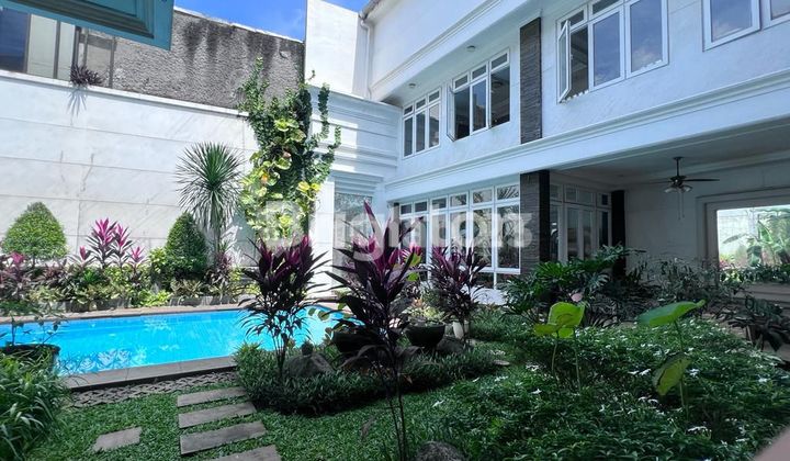 RUMAH MEWAH BERGAYA AMERICAN CLASS DI KEMANG, SWIM POOL, TIDAK BANJIR, BANGUNAN 2 LANTAI 