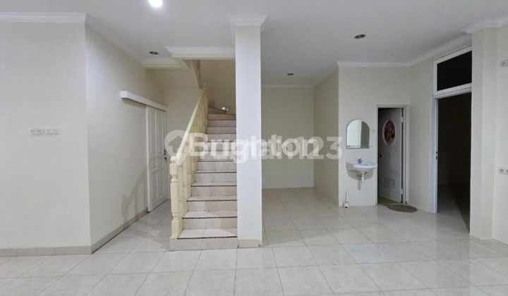 HOUSE IS NEAT IN TAMAN RATU, 2.5-STORY BUILDING 2
