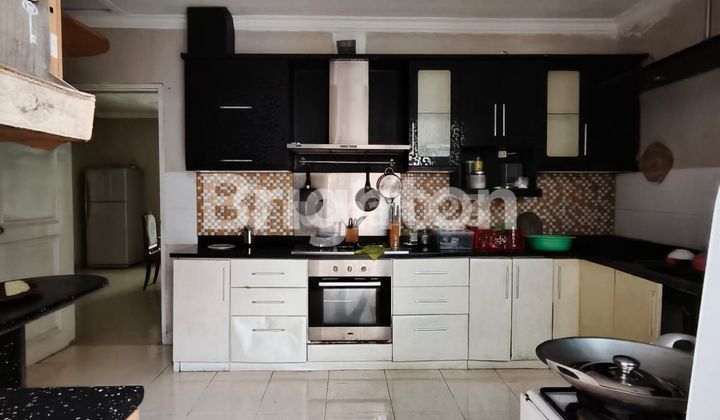 RUMAH DI RADIO DALAM, SWIM POOL, BANGUNAN 1 LANTAI  2