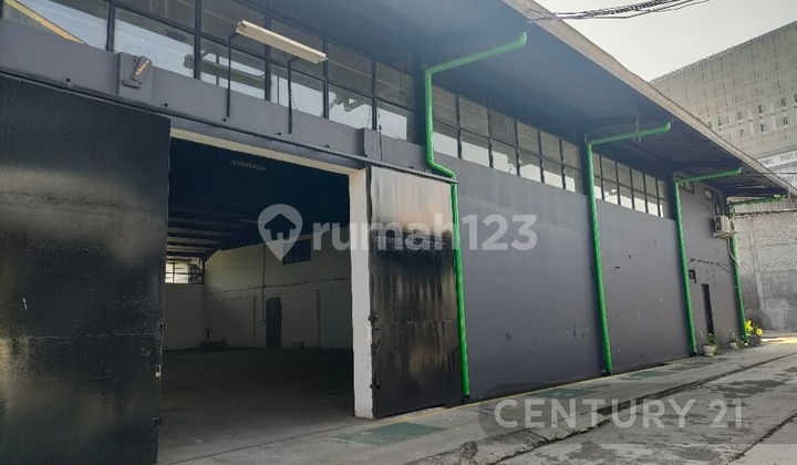 Gudang Bersih Akses Kontainer Dimainroad Sokarno Hatta