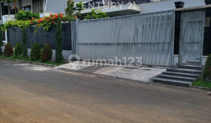 Dijual Rumah LUX Bernuansa Modern Setiabudi Regency Dijual Rumah LUX Bernuansa Modern Setiabudi Regency