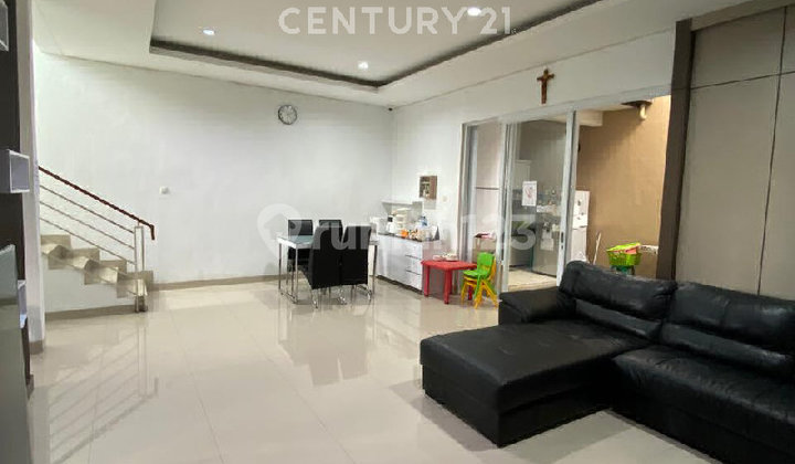 Asri Full Furnished House in Setraduta Ready to Occupy Asri Full Furnished House in Setraduta Ready to Occupy