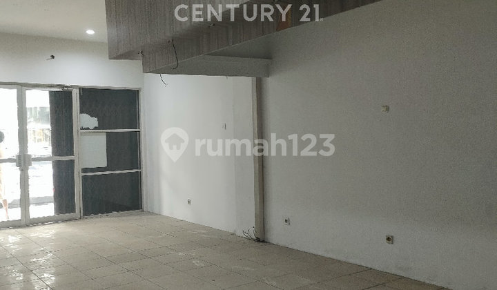 For Sale. Well-Maintained Shop House Ready to Occupy, Strategic Location at Paskal 23 2