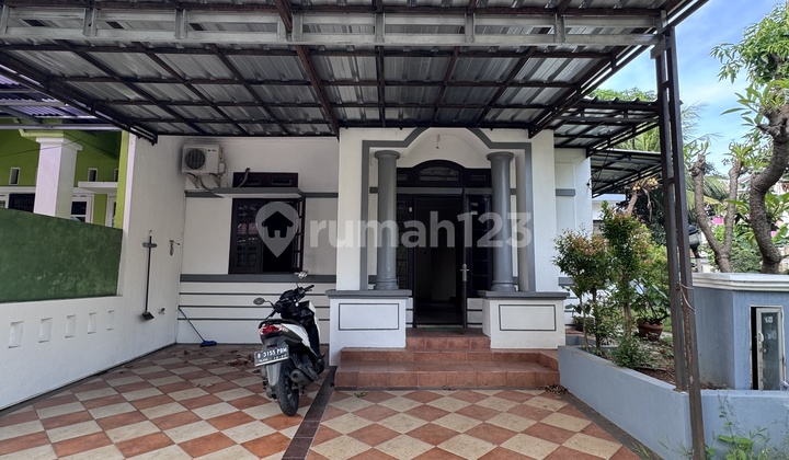 Disewakan Rumah Bagus Bebas Banjir di Graha Raya 2
