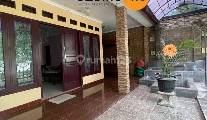 Dijual MURAH Rumah 2,5 Lantai Lt.250 Lokasi Sangat Dekat Dengan Tol Dan Krl Di  di Bintaro 1