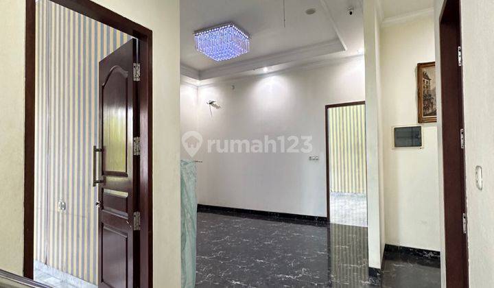 Rumah Bagus 3 Lantai Semi Hook Lokasi Strategis Boulevard  Di Alam Sutera 2